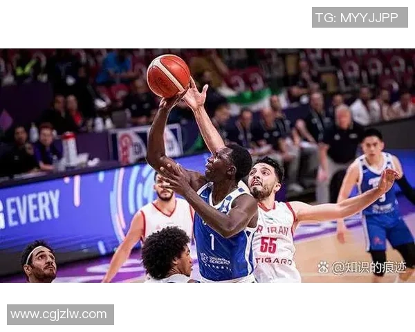 男篮澳大利亚与德国激战正酣谁将晋级下一轮赛事的巅峰对决